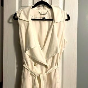 Cream sleeveless blazer with tie belt